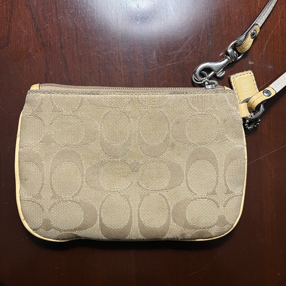 Coach wristlet - Picture 4 of 4